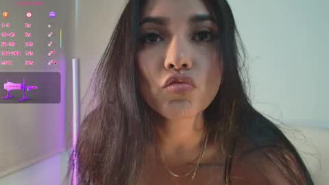 Snapshot of ariana_bae_ chatting on April 2026 10:45:01 PM online show from April 2026 10:45:01 PM