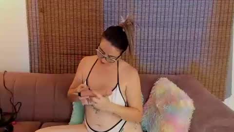 Snapshot of ariana_cross_ chatting on June 2026 03:33:01 PM Ariana Cruz online show from June 2026 03:33:01 PM