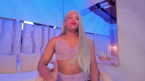 ariana_grande233 online show from April 2026 11:39:02 AM