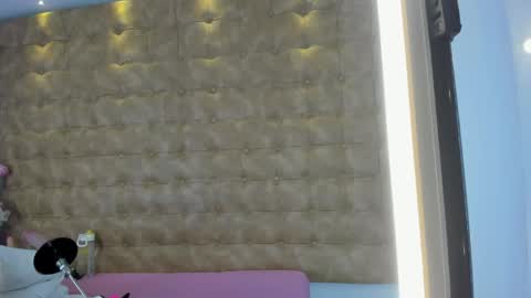  ARIANA MORELLY online show from April 2026 12:17:02 PM