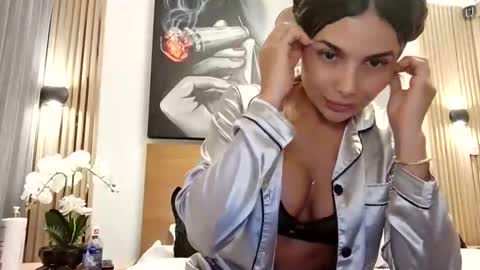 Snapshot of ariana_valdirii chatting on April 2026 11:42:02 PM cristina online show from April 2026 11:42:02 PM