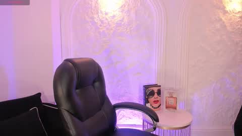 Ariana Dumont online show from November 2025 11:10:01 AM