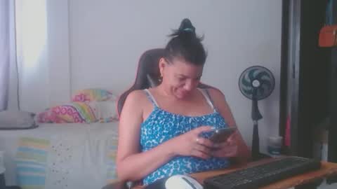 ariannaloovel online show from April 2026 06:05:02 PM