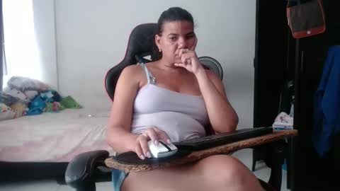 Snapshot of ariannaloovel chatting on June 2026 05:37:02 PM ariannaloovel online show from June 2026 05:37:02 PM