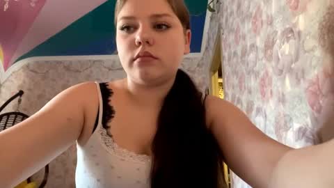 Snapshot of ariannehug chatting on June 2026 07:09:02 AM Ellie online show from June 2026 07:09:02 AM
