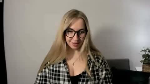 Snapshot of ariaswan chatting on March 2026 07:25:02 AM Aria online show from March 2026 07:25:02 AM