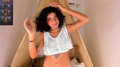 Snapshot of ariella_ruiz chatting on October 2025 12:14:01 PM A R I online show from October 2025 12:14:01 PM