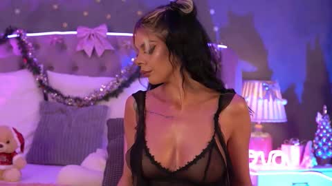 Ariell online show from December 2025 06:01:02 PM