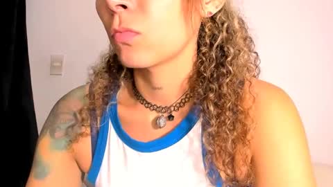 Snapshot of arisha_fox chatting on December 2024 02:02:01 AM Erik online show from December 2024 02:02:01 AM