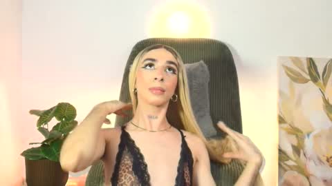 Snapshot of arivega chatting on June 2026 06:52:02 AM Nice to meet you thumb up me please its important I LOOK MY BIO DOWN online show from June 2026 06:52:02 AM