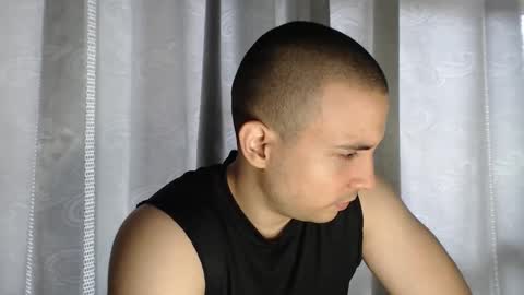 Snapshot of armando_2002 chatting on November 2025 06:07:02 PM ARMANDO online show from November 2025 06:07:02 PM