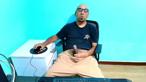 Snapshot of arnelux72 chatting on May 2026 05:24:01 AM arnelux72 online show from May 2026 05:24:01 AM