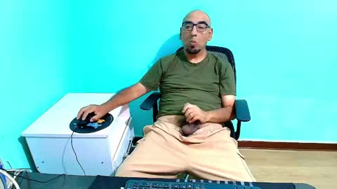 Snapshot of arnelux72 chatting on June 2026 05:21:01 AM arnelux72 online show from June 2026 05:21:01 AM