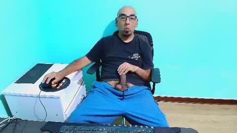 Snapshot of arnelux72 chatting on July 2026 05:32:01 AM arnelux72 online show from July 2026 05:32:01 AM