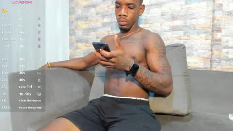 Snapshot of aron_clark chatting on May 2026 12:13:01 PM A R O N online show from May 2026 12:13:01 PM