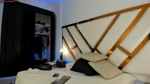 Aron cruz  online show from March 2026 12:31:02 PM