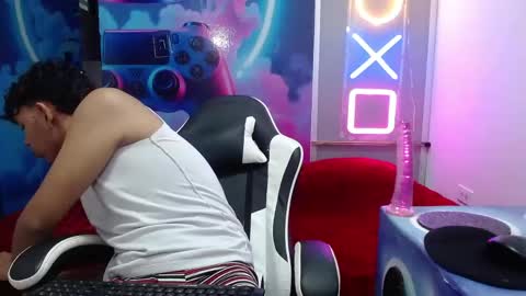 aron_hot11 online show from May 2026 02:52:02 AM