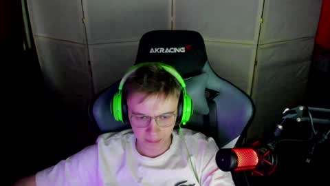 Snapshot of aron_neall chatting on January 2025 10:35:02 AM biggest penis online show from January 2025 10:35:02 AM