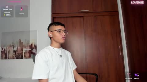 aron_pipeer online show from September 2025 10:48:02 AM