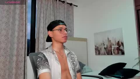 aron_pipeer online show from September 2025 10:44:02 PM