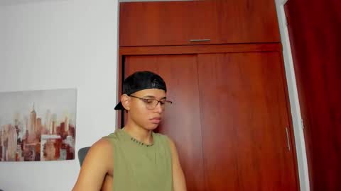 aron_pipeer online show from September 2025 12:32:01 PM