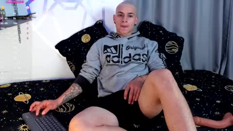 Snapshot of aron_santoro1 chatting on December 2024 07:08:01 AM Aron Santoro online show from December 2024 07:08:01 AM