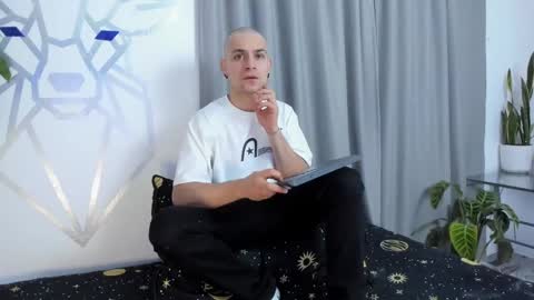 Snapshot of aron_santoro1 chatting on January 2025 03:14:01 AM Aron Santoro online show from January 2025 03:14:01 AM