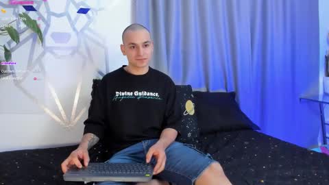 Snapshot of aron_santoro1 chatting on January 2025 03:54:01 AM Aron Santoro online show from January 2025 03:54:01 AM