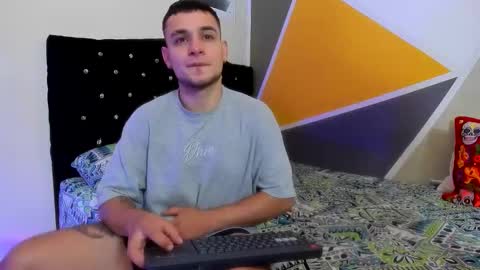 Snapshot of aron_santoro1 chatting on October 2025 03:25:03 AM Aron Santoro online show from October 2025 03:25:03 AM