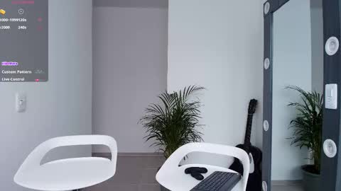 Snapshot of aron_santoro1 chatting on October 2025 04:14:02 PM Aron Santoro online show from October 2025 04:14:02 PM