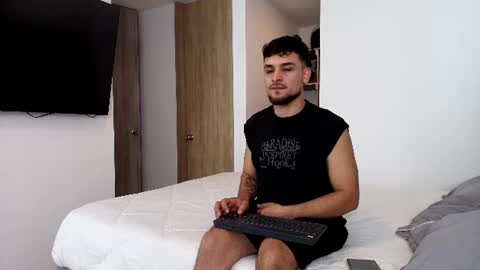Snapshot of aron_santoro1 chatting on August 2026 12:23:01 AM Aron Santoro online show from August 2026 12:23:01 AM
