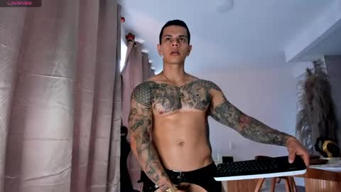 Snapshot of arondark chatting on April 2026 10:00:02 PM DarkMaster online show from April 2026 10:00:02 PM