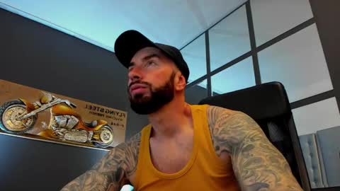 Snapshot of arongrant chatting on May 2026 08:52:01 AM AronGrant online show from May 2026 08:52:01 AM