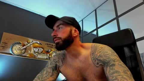 Snapshot of arongrant chatting on May 2026 09:37:02 AM AronGrant online show from May 2026 09:37:02 AM