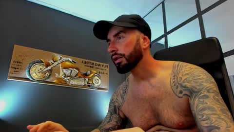 Snapshot of arongrant chatting on May 2026 09:06:01 AM AronGrant online show from May 2026 09:06:01 AM