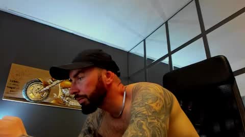 Snapshot of arongrant chatting on May 2026 09:28:02 AM AronGrant online show from May 2026 09:28:02 AM