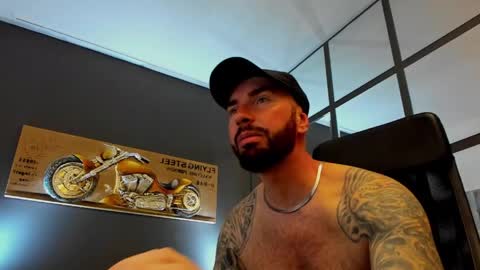 Snapshot of arongrant chatting on May 2026 10:36:01 AM AronGrant online show from May 2026 10:36:01 AM