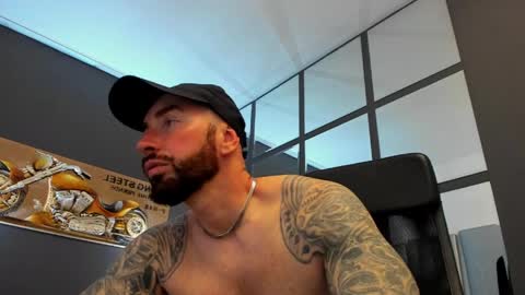 Snapshot of arongrant chatting on May 2026 09:05:02 AM AronGrant online show from May 2026 09:05:02 AM