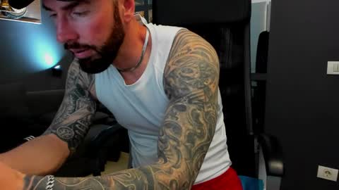 Snapshot of arongrant chatting on May 2026 09:36:01 AM AronGrant online show from May 2026 09:36:01 AM