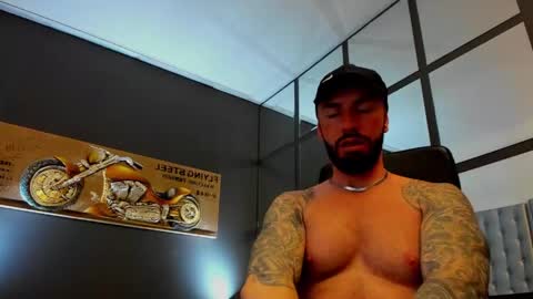 Snapshot of arongrant chatting on May 2026 09:48:01 AM AronGrant online show from May 2026 09:48:01 AM