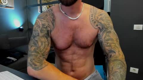 Snapshot of arongrant chatting on June 2026 09:35:02 AM AronGrant online show from June 2026 09:35:02 AM