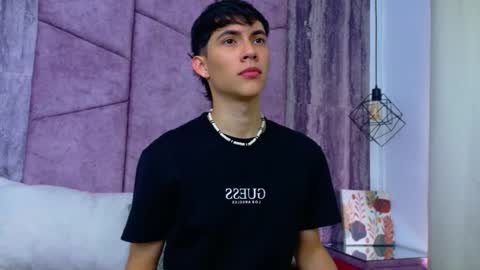 Arontawers online show from April 2026 07:26:01 PM