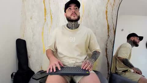 Snapshot of aronwade chatting on October 2025 05:31:01 AM Aron online show from October 2025 05:31:01 AM