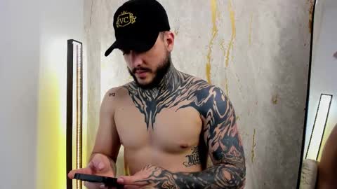 Snapshot of aronwade chatting on November 2025 06:02:02 AM Aron online show from November 2025 06:02:02 AM