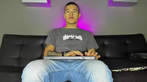 AROON HOT online show from February 2026 11:48:01 AM