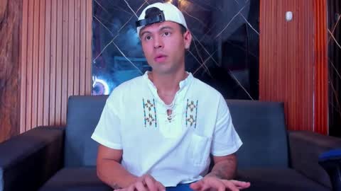 Aroon   online show from November 2025 07:59:02 PM