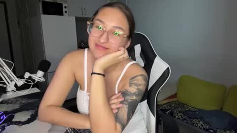 Mia  online show from February 2026 03:23:02 PM