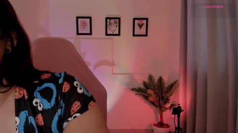 Snapshot of artmist_ chatting on February 2025 01:00:02 PM Eli online show from February 2025 01:00:02 PM