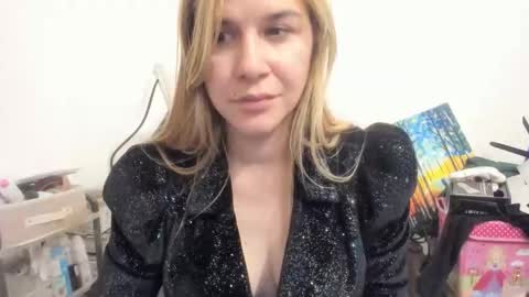 MIA online show from October 2025 08:53:02 PM