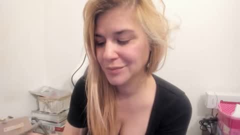 MIA online show from November 2025 09:04:02 PM